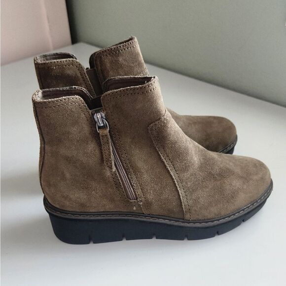 🌸Clarks Women's Airabell Zip Ankle Boot Women's 6.5M Dark Olive - Picture 3 of 7